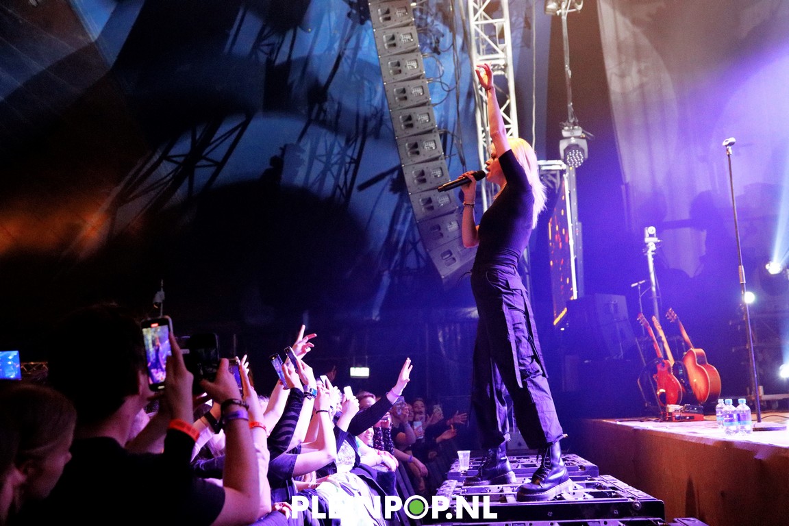 V R I J D A G     (17)